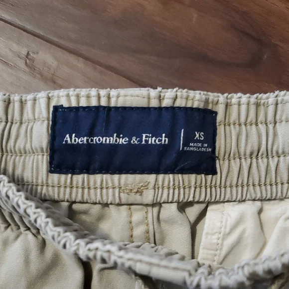 Abercrombie & Fitch Men's Drawstring Athletic Shorts in Light Khaki - Picture 2 of 8